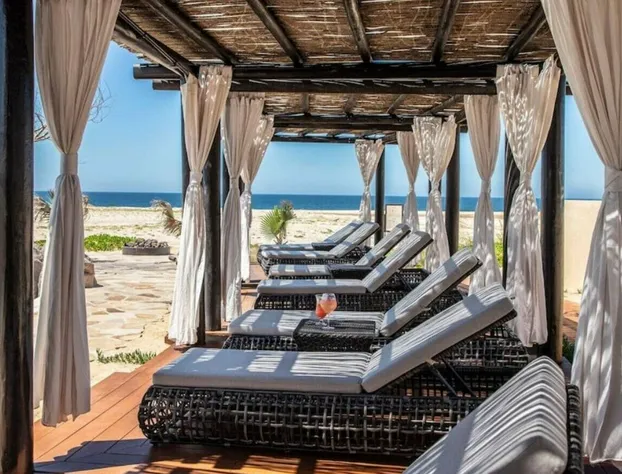 Oceanfront Penthouse hotel detail image 3