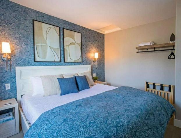 Newly Remodeled Oceanfront Mini Suite at the Black Sands Inn hotel detail image 3
