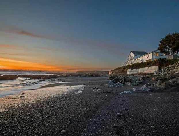 Newly Remodeled Oceanfront Mini Suite at the Black Sands Inn hotel detail image 1