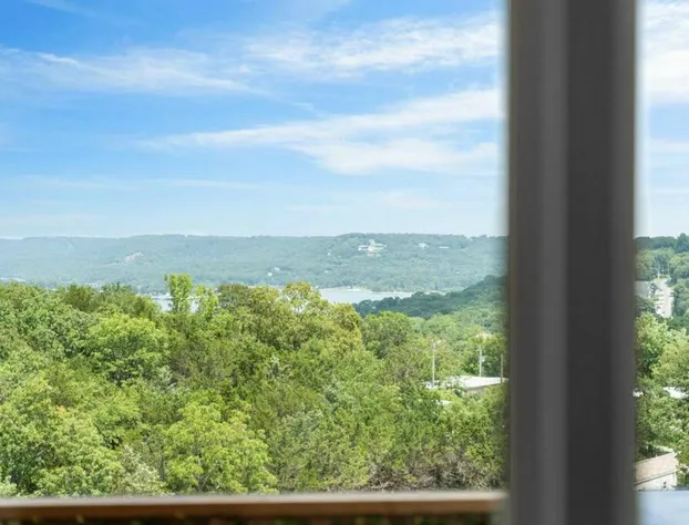 Boho Lakeview Lodge _ Lazy River hotel detail image 4