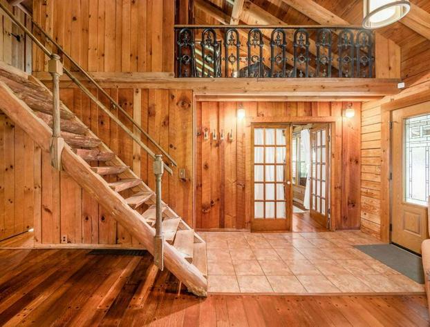 Fishing Lodge! 4 Queens 6 Twins 8 acres 3 Stocked Ponds Hot Tub Arcade hotel detail image 2