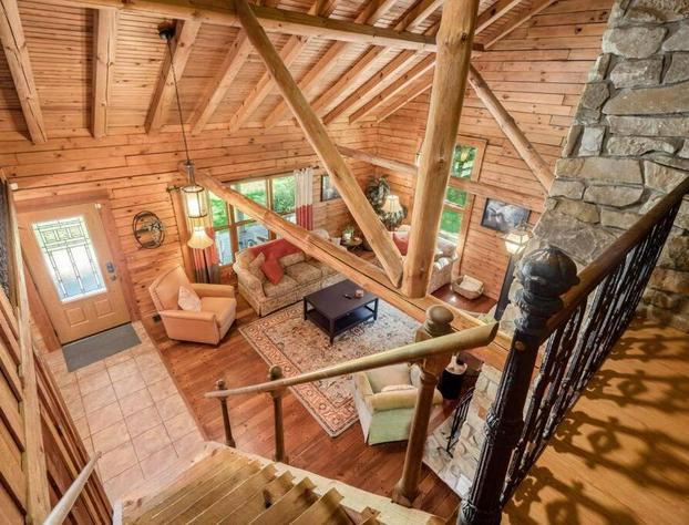 Fishing Lodge! 4 Queens 6 Twins 8 acres 3 Stocked Ponds Hot Tub Arcade hotel detail image 3