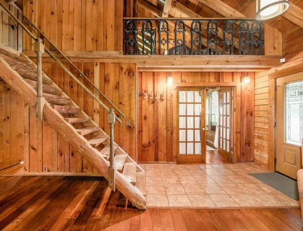 Fishing Lodge! 4 Queens 6 Twins 8 acres 3 Stocked Ponds Hot Tub Arcade hotel detail image 2