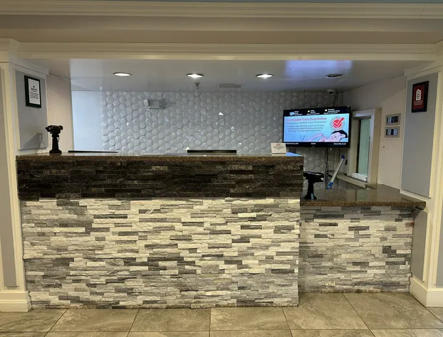 HomeTowne Studios by Red Roof Auburn Hills hotel detail image 2