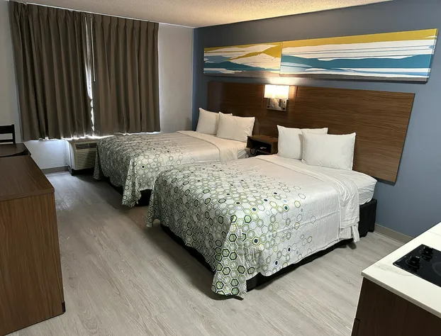 HomeTowne Studios by Red Roof Auburn Hills hotel detail image 3