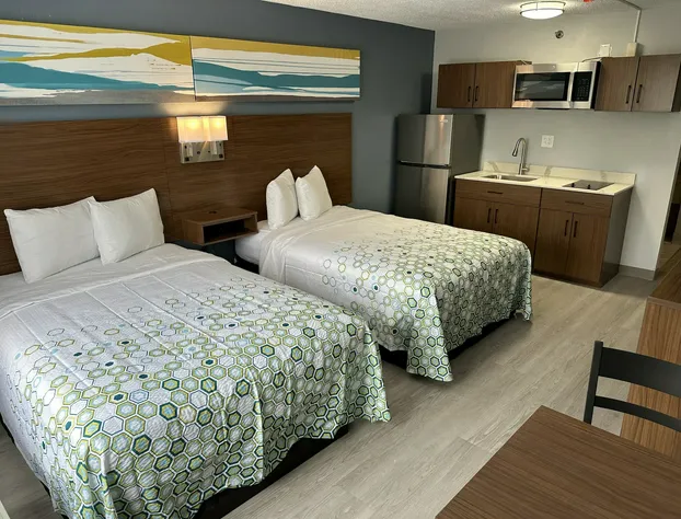 HomeTowne Studios by Red Roof Auburn Hills hotel detail image 4