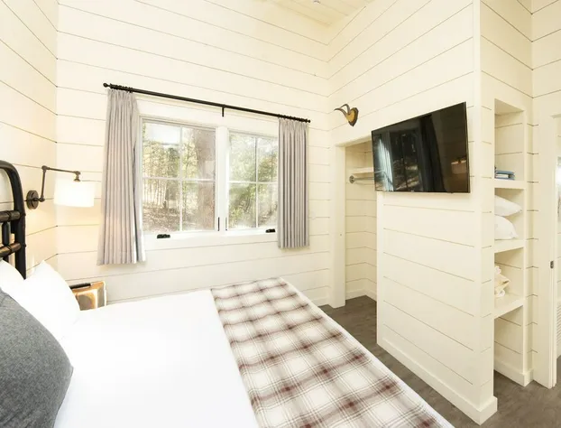 Camp Long Creek hotel detail image 4