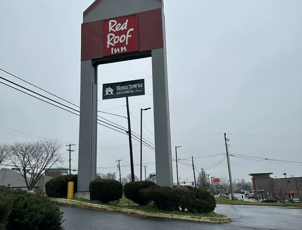 HomeTowne Studios by Red Roof Lancaster hotel detail image 2