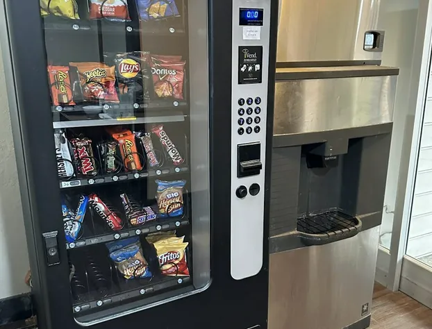 HomeTowne Studios by Red Roof Lancaster hotel detail image 4