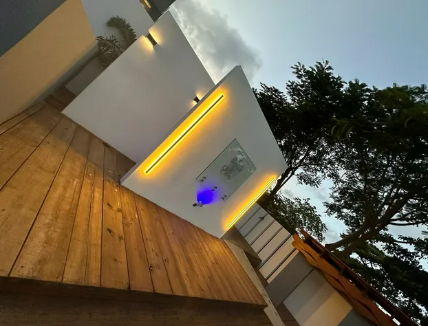 Old Crow Hotel and Suites hotel detail image 1