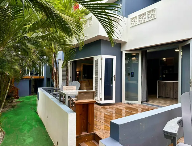 Old Crow Hotel and Suites hotel detail image 3