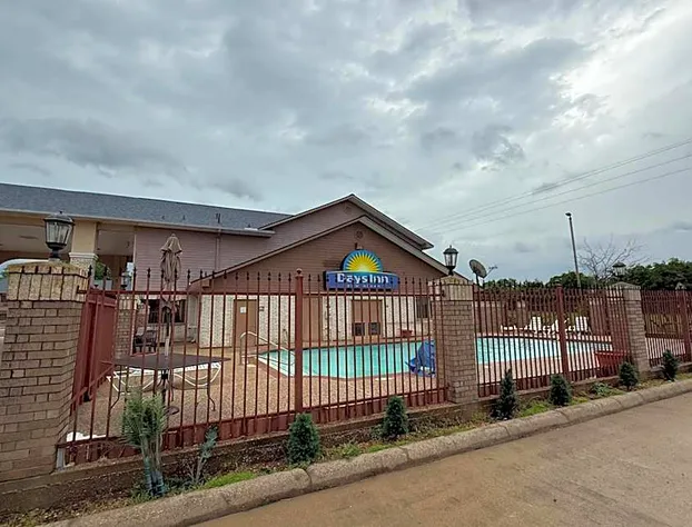 Days Inn by Wyndham Navasota hotel detail image 1