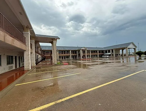 Days Inn by Wyndham Navasota hotel detail image 2