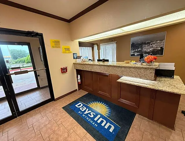 Days Inn by Wyndham Navasota hotel detail image 4
