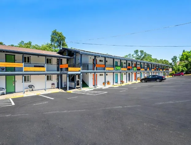 Quality Inn & Suites Jackson hotel detail image 1