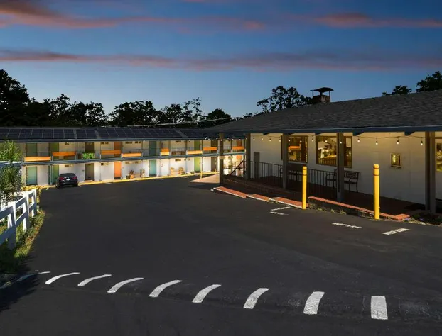 Quality Inn & Suites Jackson hotel detail image 2