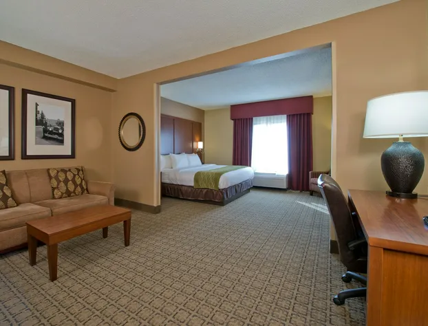 Russell Inn & Suites hotel detail image 4