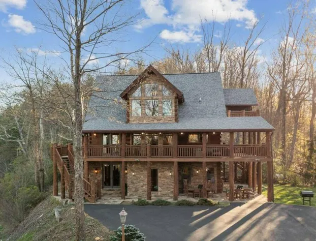 Blue Mountain lodge hotel detail image 3