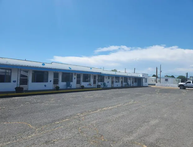 Maverick Motel and Glamp Ground hotel detail image 1