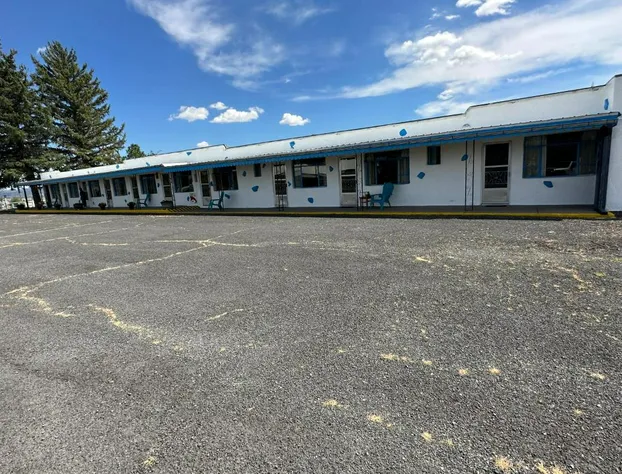 Maverick Motel and Glamp Ground hotel detail image 2