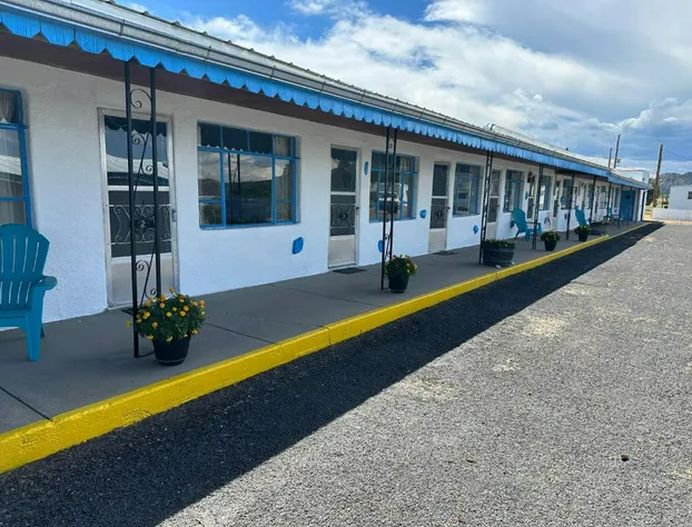 Maverick Motel and Glamp Ground hotel detail image 4