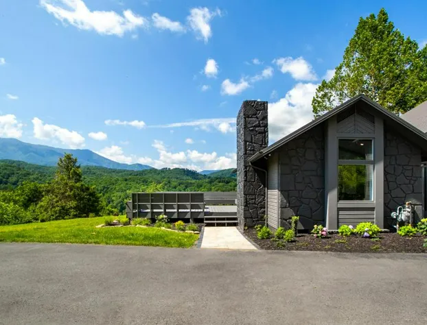 Mountain Nature Retreat -Hot Tub Sauna Game Room hotel detail image 2