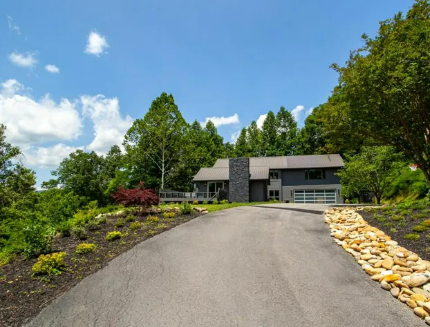 Mountain Nature Retreat -Hot Tub Sauna Game Room hotel detail image 3