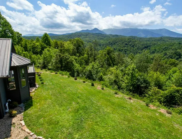 Mountain Nature Retreat -Hot Tub Sauna Game Room hotel detail image 4
