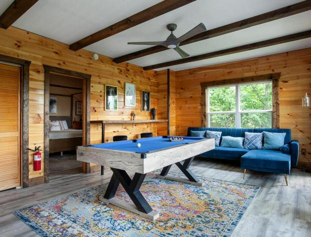 Falcons Lodge - Mtn View Hot Tub and Pool Table hotel detail image 1