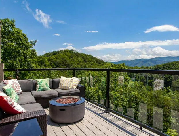 Falcons Lodge - Mtn View Hot Tub and Pool Table hotel detail image 4