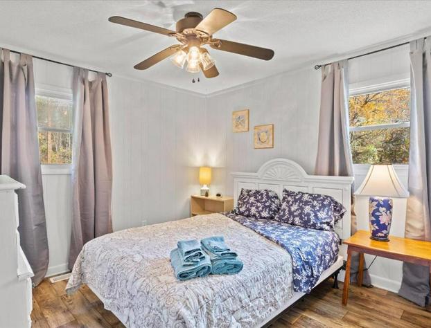 Beachy Getaway - Cozy and Secluded Lodge Home hotel detail image 2