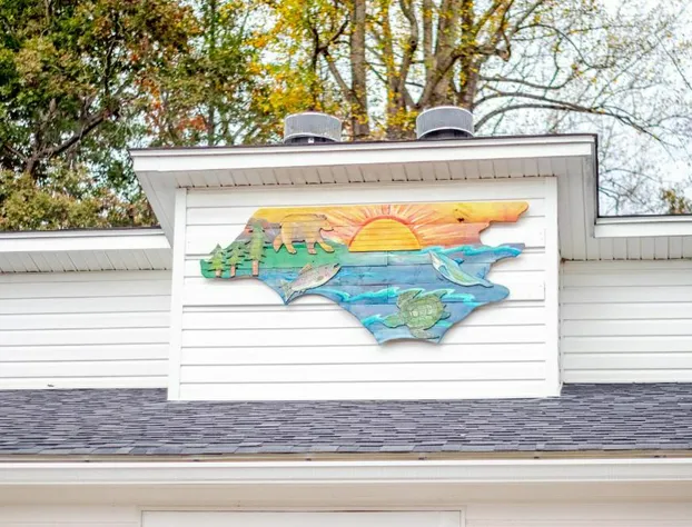 Beachy Getaway - Cozy and Secluded Lodge Home hotel detail image 1