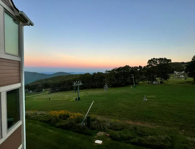 Diamond Adventure Slope Side with Foosball and Arcade at Wintergreen Resort hotel detail image 4