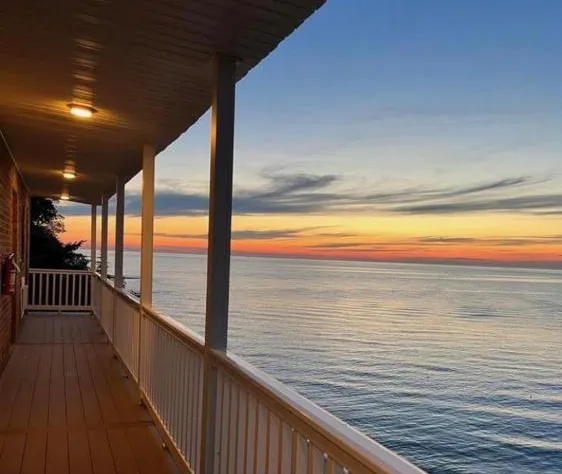 Pete's Lakefront Motel hotel detail image 1