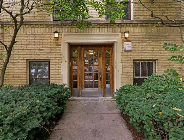 Quiet Spacious 2BR Apt walk to Train near Shops - Wolcott 3 hotel detail image 1