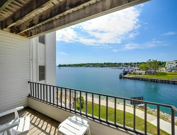 235 Edgewater Inn hotel detail image 3