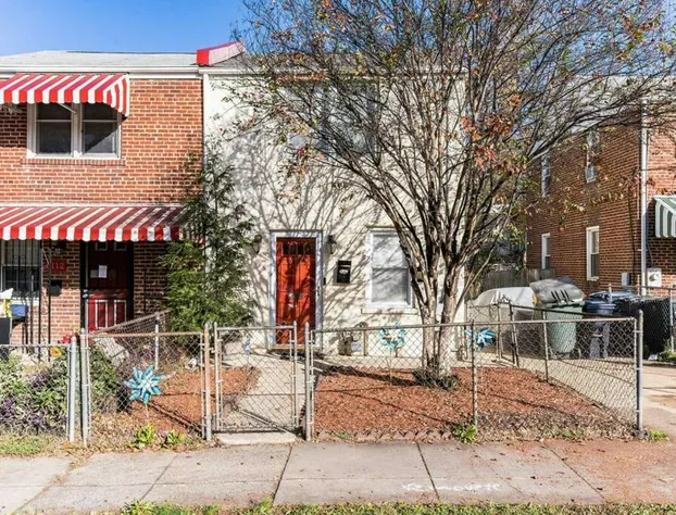 Cozy Semi Detached Home in NE DC hotel detail image 1