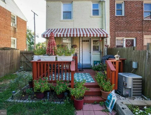 Cozy Semi Detached Home in NE DC hotel detail image 2