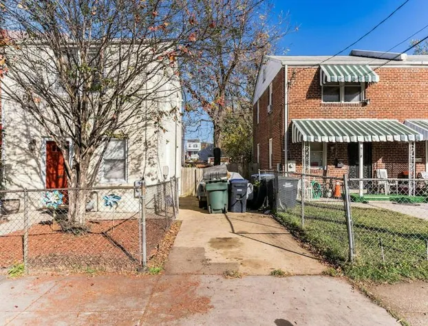Cozy Semi Detached Home in NE DC hotel detail image 3