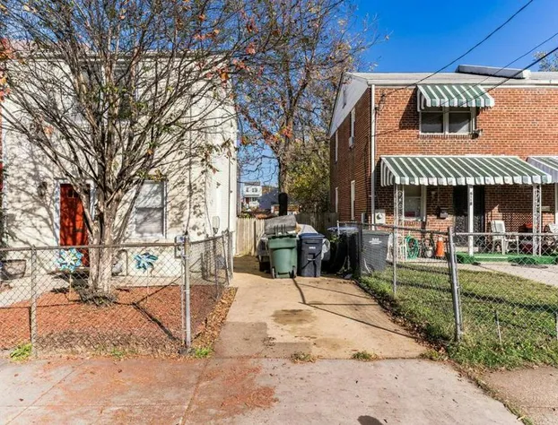 Cozy Semi Detached Home in NE DC hotel detail image 4