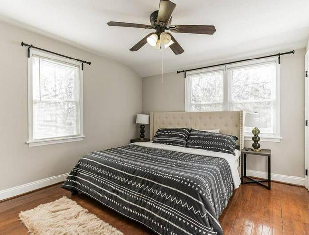 Cozy Semi Detached Home in NE DC hotel detail image 4
