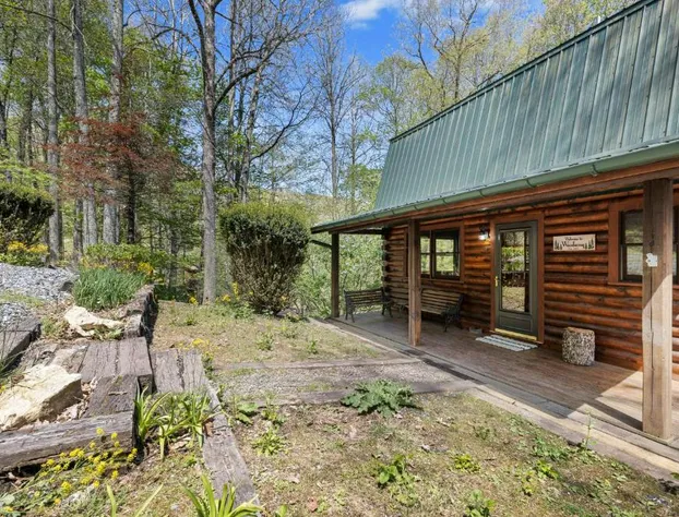 Woodsong at Wolf Laurel Resort-SwimHikeRelax hotel detail image 3