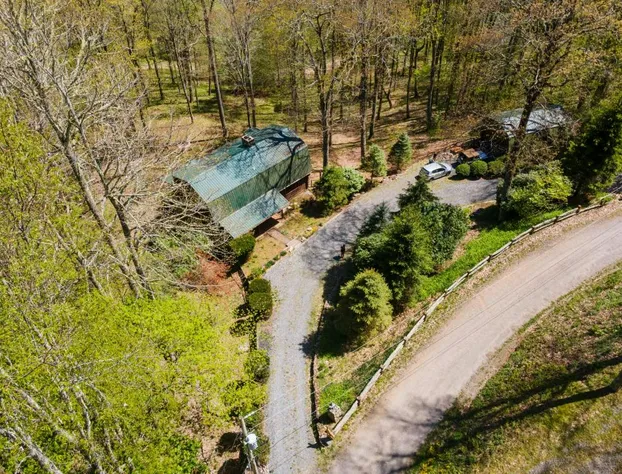 Woodsong at Wolf Laurel Resort-SwimHikeRelax hotel detail image 4