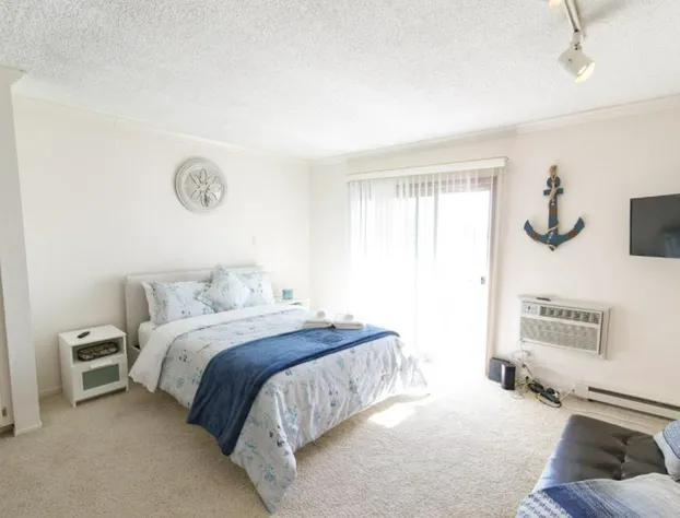 Resort Style Living in Marina Del Rey & Venice Studio hotel detail image 2