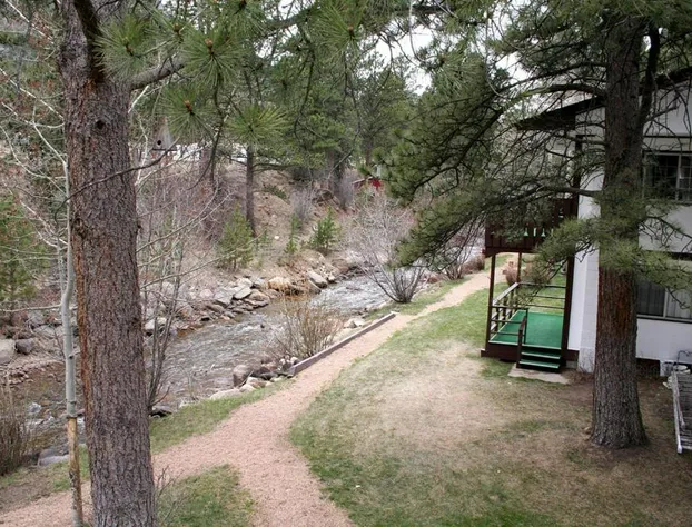 Fawn Valley Inn- 230 apts hotel detail image 1