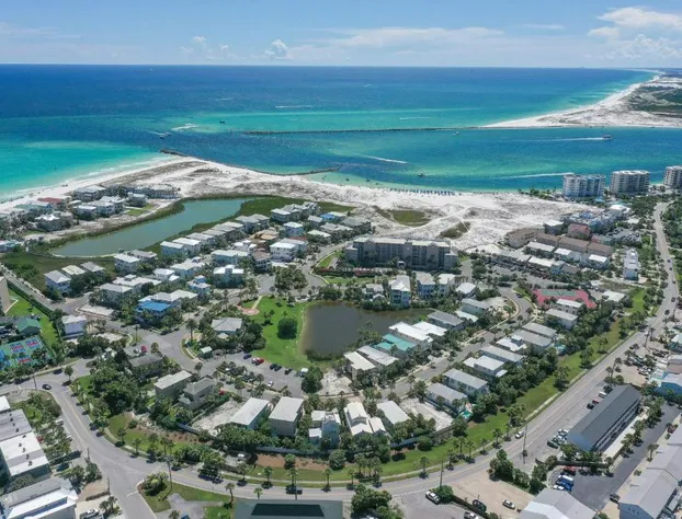 Living The Dream At Destin Pointe Resort hotel detail image 2