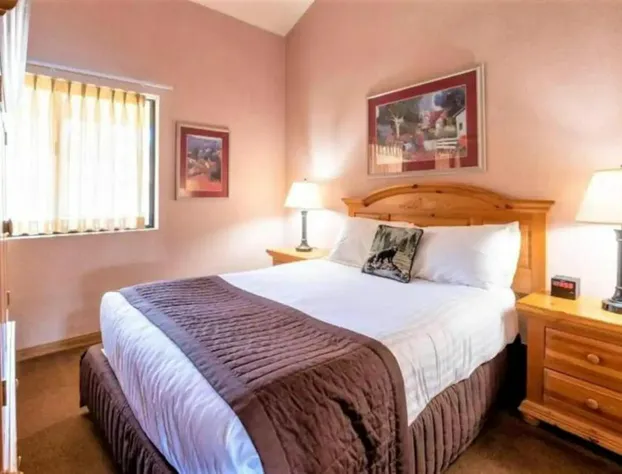 Lake View Mtn Resort · Heated Pool · Oktoberfest! hotel detail image 3