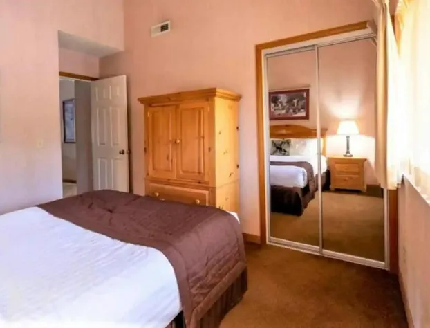 Lake View Mtn Resort · Heated Pool · Oktoberfest! hotel detail image 4