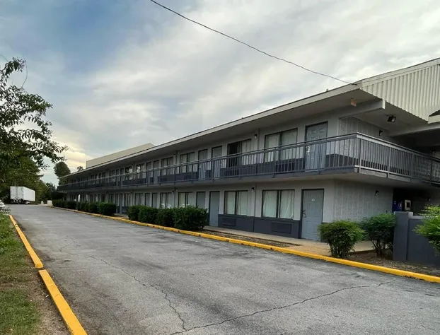 Hallmarc Inn hotel detail image 2