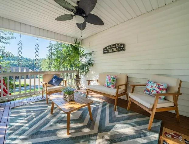 Luxury Rock Creek INN Near Lake Hamilton hotel detail image 2